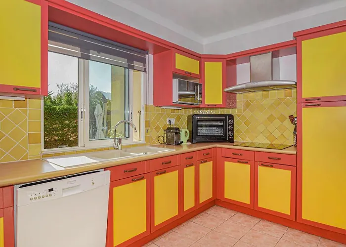 בית נופש Cozy In With Kitchen אלגז'ולה